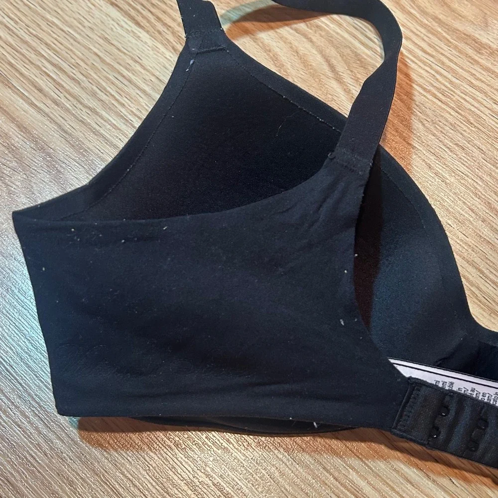 Victoria's Secret T-Shirt Bra Black Wireless Lightly Lined Seamless 34C